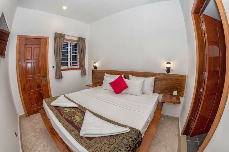 Hostal Poolside Villa