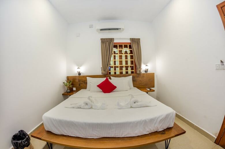 Hostal Poolside Villa