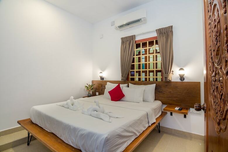 Hostal Poolside Villa