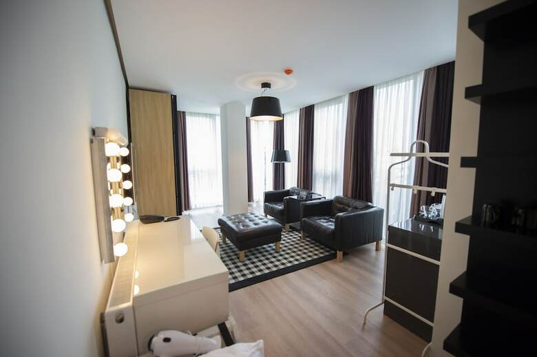 Hotel We Residence
