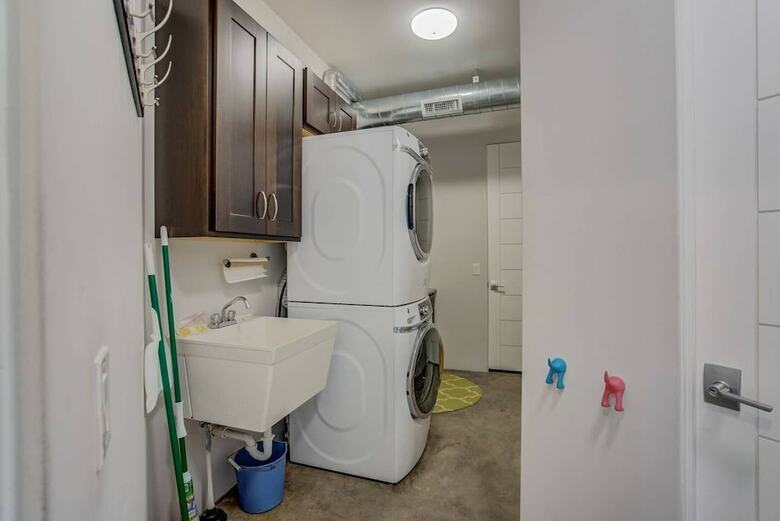 3br Modern Marveldowntown Customprivate Balcony