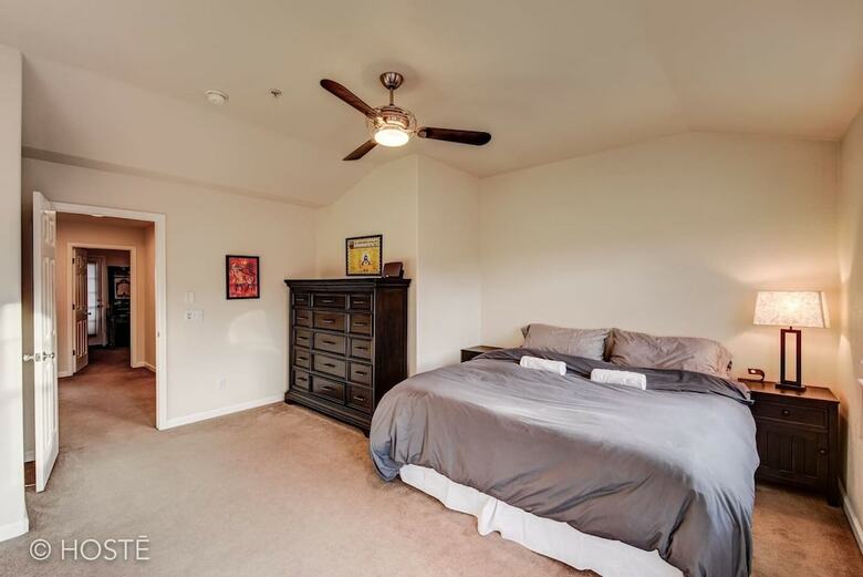 3br Downtown Townhome /w Stunning Balcony Views!