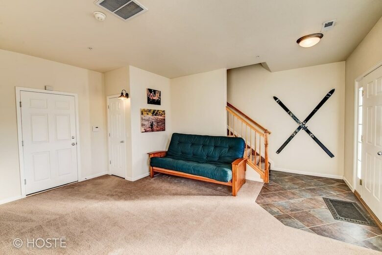 3br Downtown Townhome /w Stunning Balcony Views!
