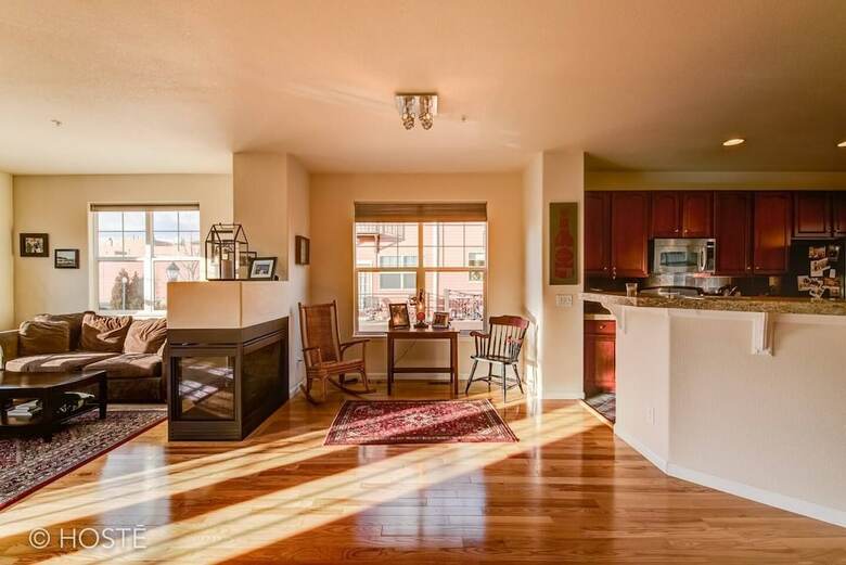 3br Downtown Townhome /w Stunning Balcony Views!