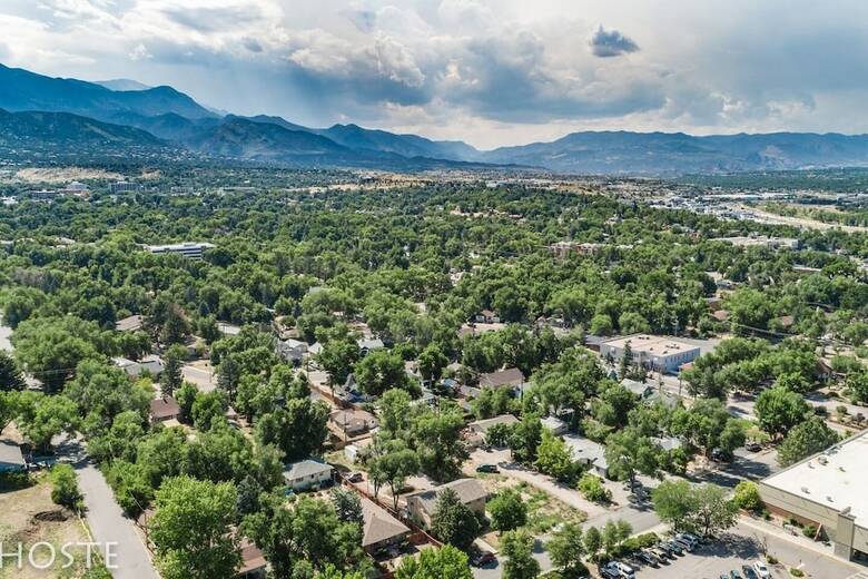 2br Comfy Condo & Cute Patio Broadmoor Area
