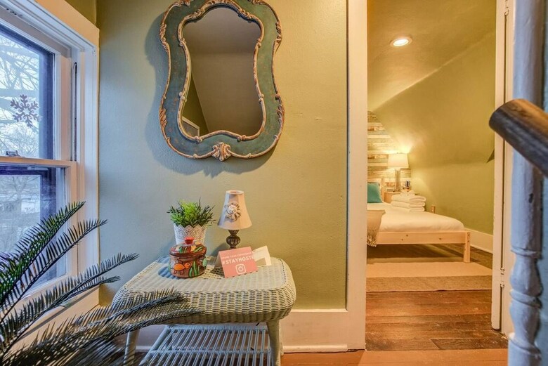 Apartamentos Whimsical Flat Color Unique & Chic Boutique