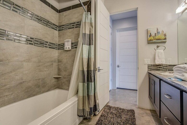 1bd Studio Downtown Close To Hiking W/ac!