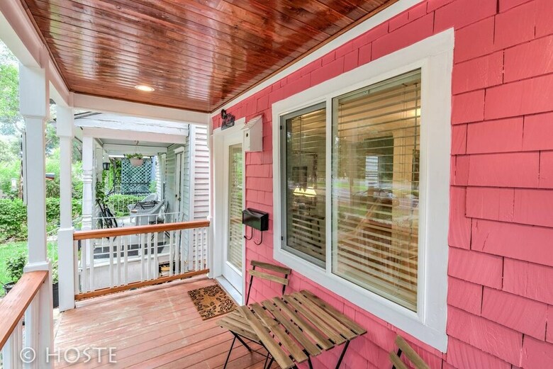 Perfect Cottage Downtown Great Patio!