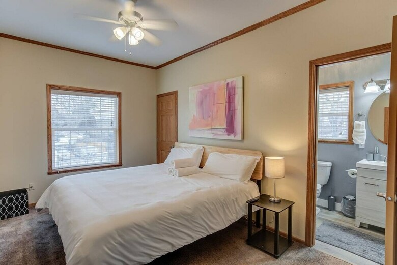 Pet-friendly 4 Br Family Stay Near Downtown