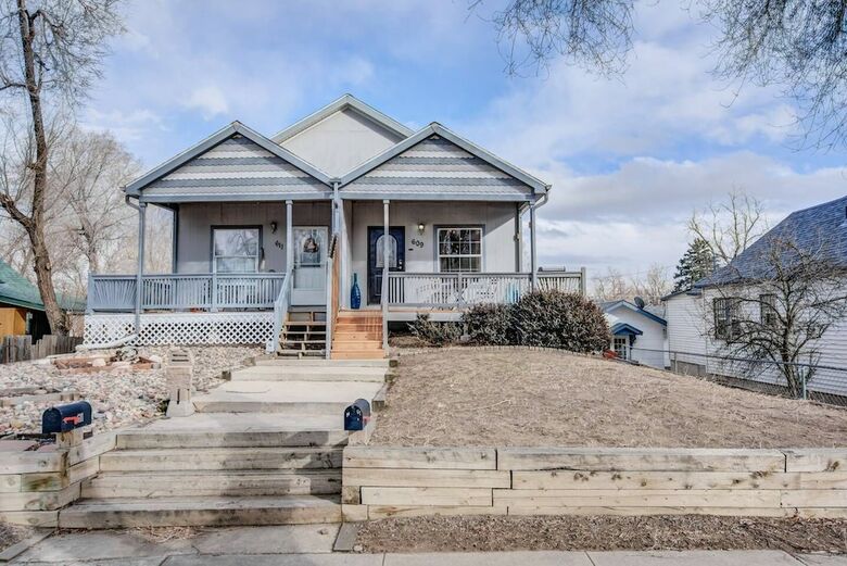 Pet-friendly 4 Br Family Stay Near Downtown