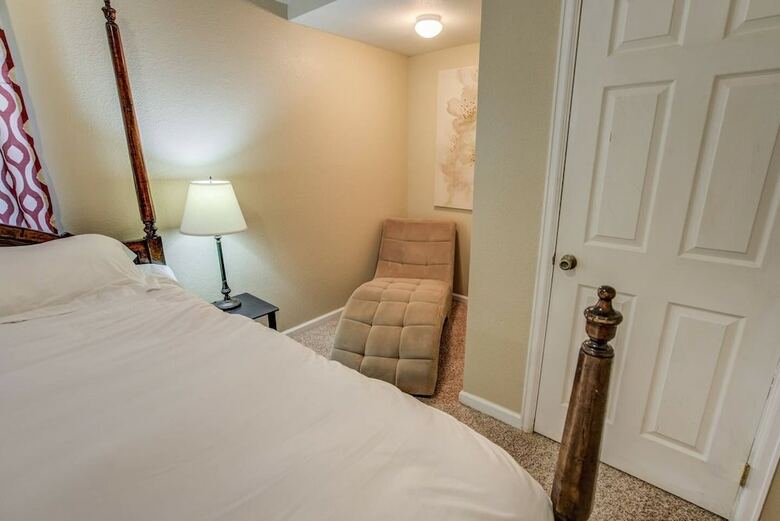 Pet-friendly 4 Br Family Stay Near Downtown