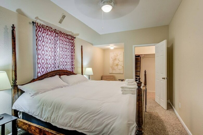 Pet-friendly 4 Br Family Stay Near Downtown