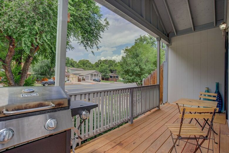 Pet-friendly 4 Br Family Stay Near Downtown