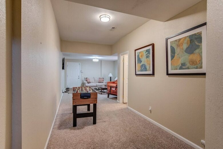 Pet-friendly 4 Br Family Stay Near Downtown