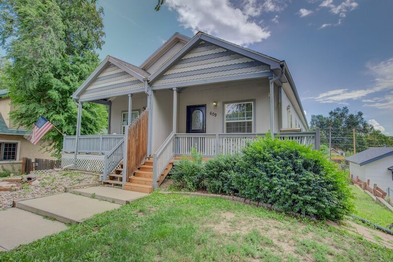 Pet-friendly 4 Br Family Stay Near Downtown