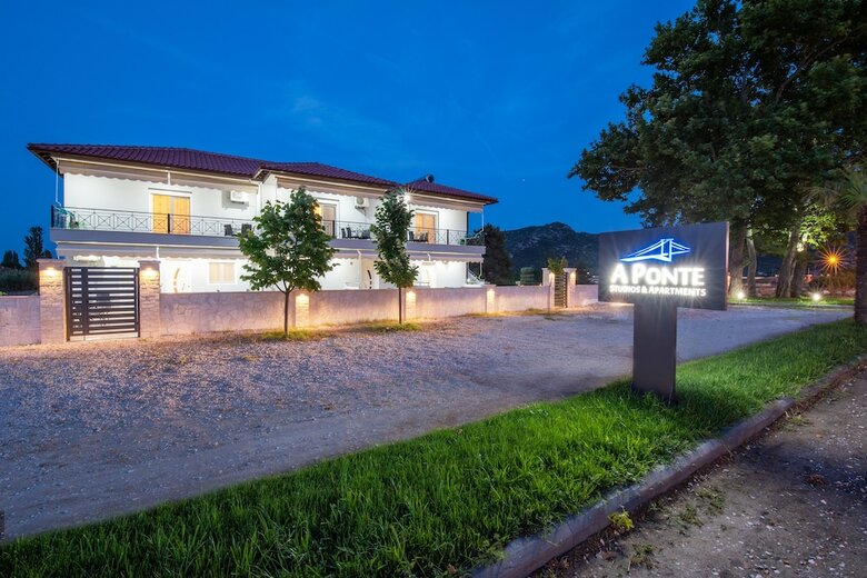 A Ponte Studios And Apartments