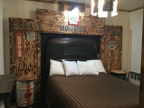 Black Bear Motel