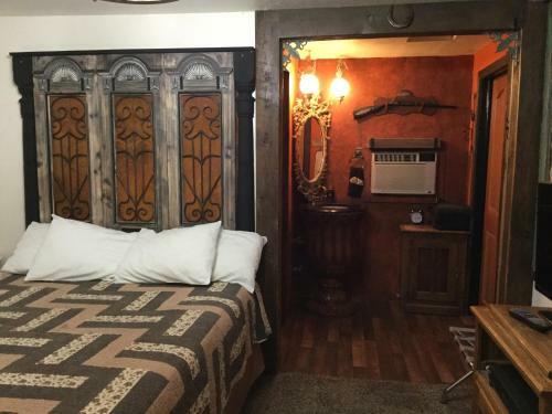 Black Bear Motel