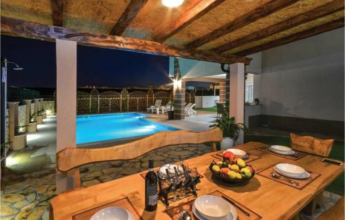 Beautiful Home In Solin With Wifi And 6 Bedrooms