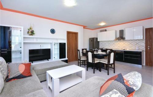 Beautiful Home In Solin With Wifi And 6 Bedrooms