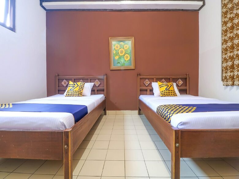 Spot On 1927 Hotel Candra Adigraha