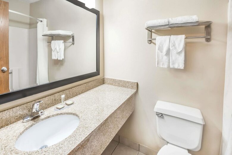 Hotel Super 8 By Wyndham Bloomington
