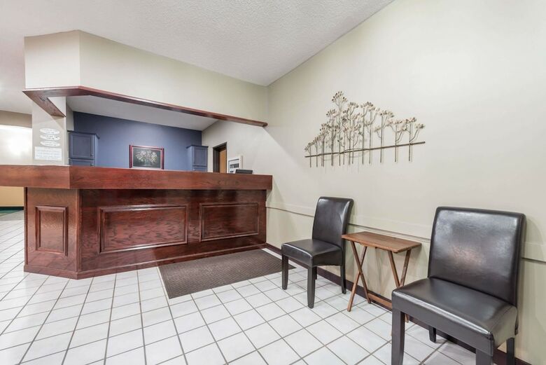 Hotel Super 8 By Wyndham Bloomington