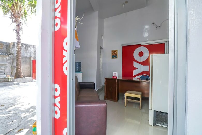 Hotel Oyo 1356 Gusti Residence