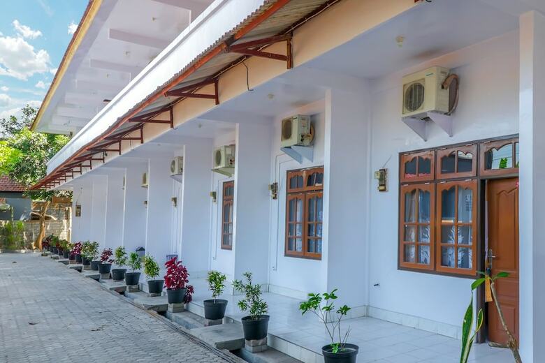Hotel Oyo 1356 Gusti Residence