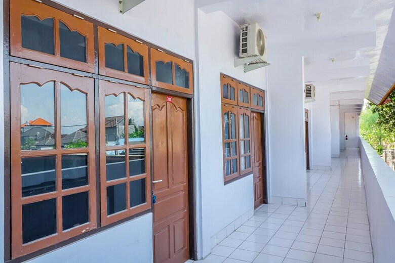 Hotel Oyo 1356 Gusti Residence