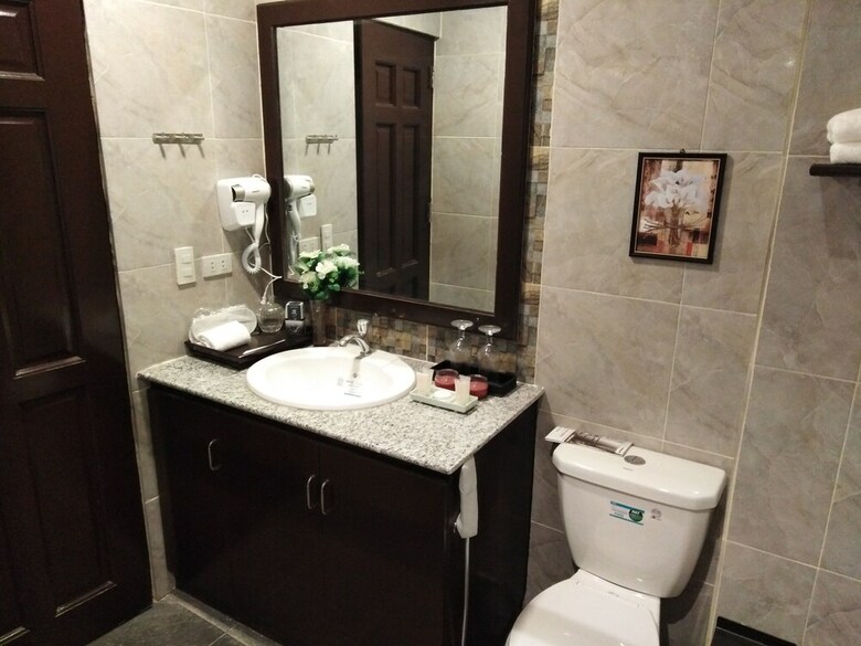 Hotel Venezia Suites Iloilo