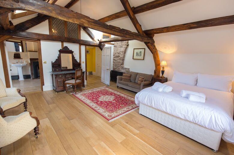 Villa Haile Hall Private Wing 4 Ensuite Bedrms