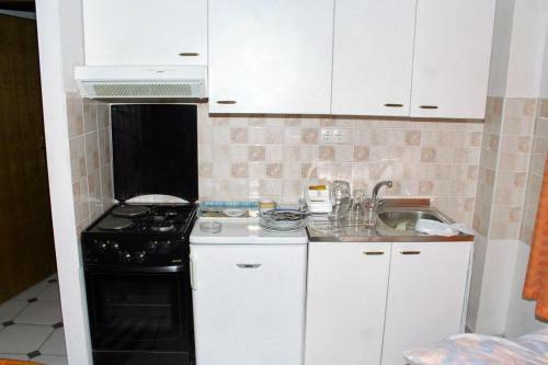 Apartments With Wifi Omis - 2757
