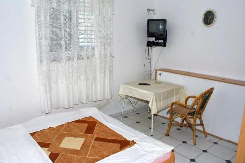 Apartments With Wifi Omis - 2757
