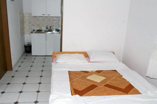 Apartments With Wifi Omis - 2757