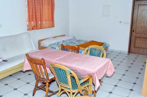 Apartments With Wifi Omis - 2757