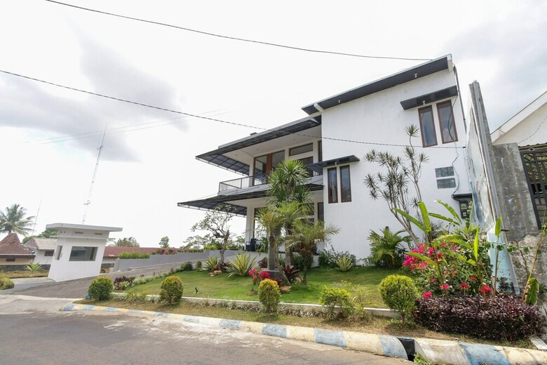 Hotel Airy Eco Gunung Kawi Nailun Hamam 2 Malang