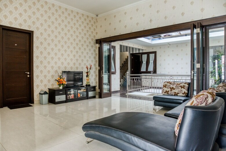 Hotel Reddoorz Near Ma Chung University