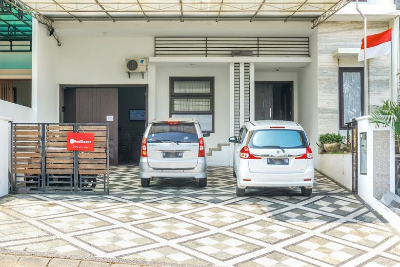 Hotel Reddoorz Near Ma Chung University