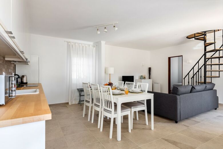 Carvoeira Surf & Family Villa