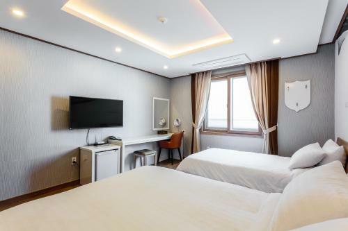 Rex Hotel