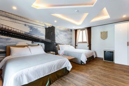 Rex Hotel