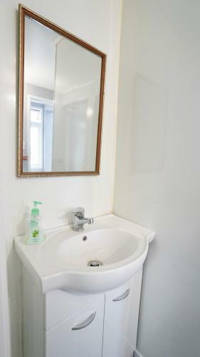 Hostal Kiwi As Guest House