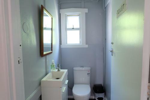 Hostal Kiwi As Guest House
