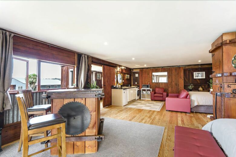 The Rustic Retreat