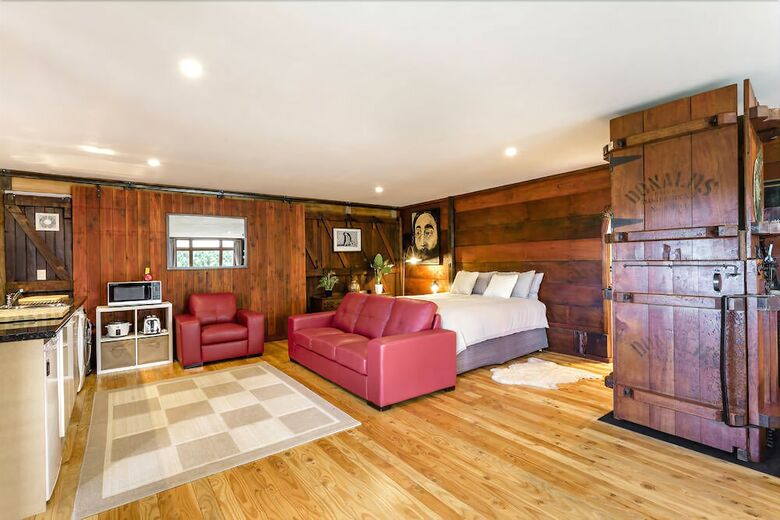 The Rustic Retreat