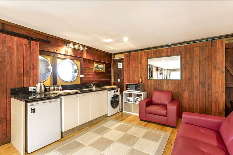 The Rustic Retreat