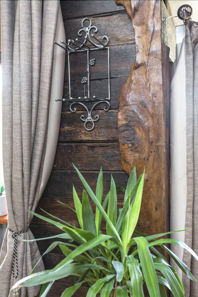 The Rustic Retreat