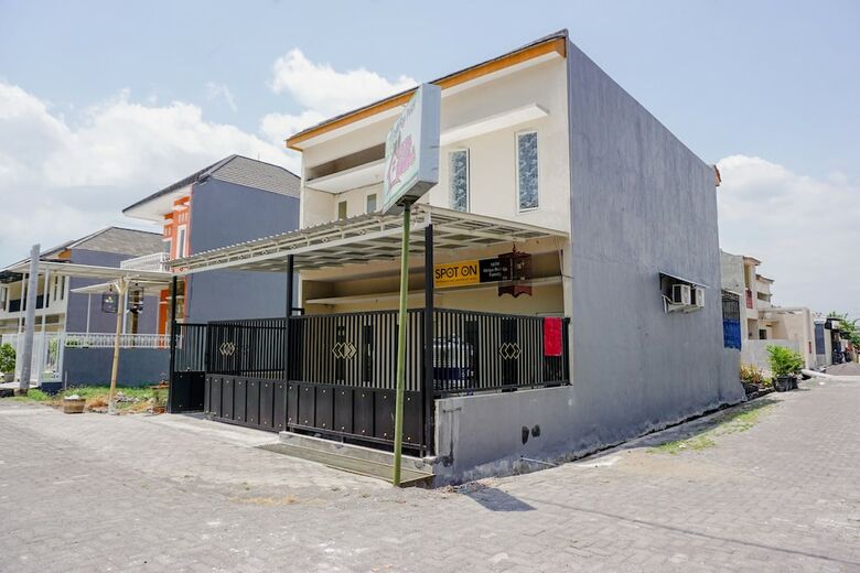 Hostal Spot On 1878 Griya Bunda Family
