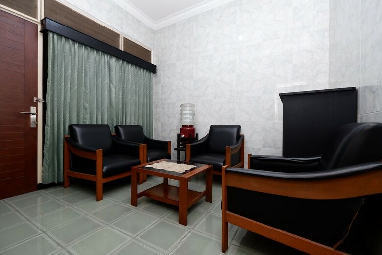 Hotel Oyo 1843 Cahya Nirwana
